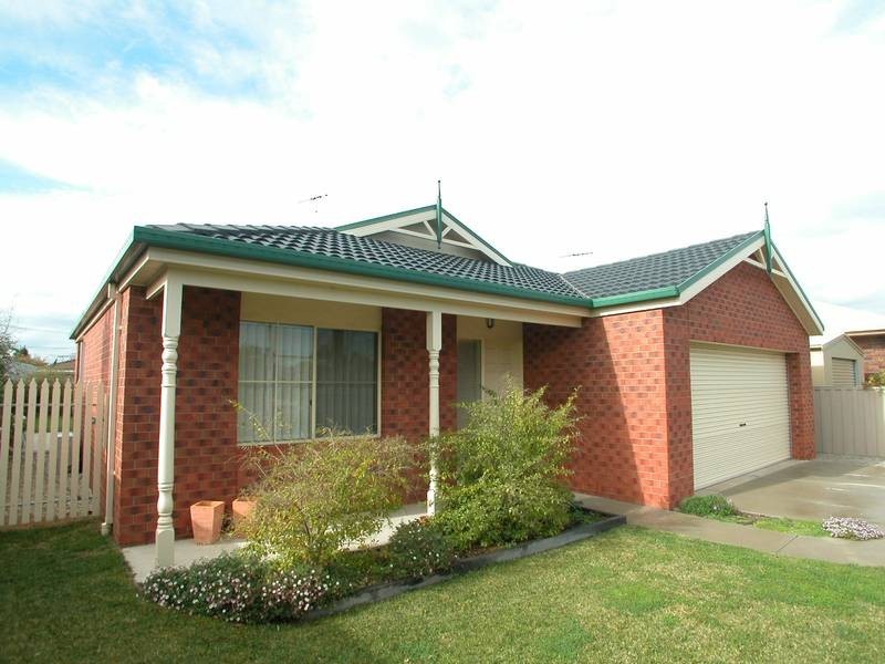 7 RENNIE STREET, Lara VIC 3212