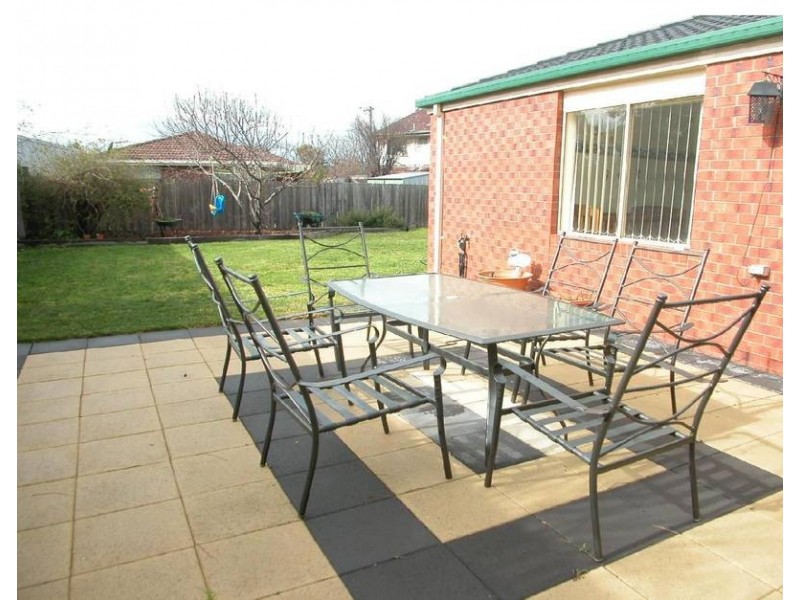7 RENNIE STREET, Lara VIC 3212