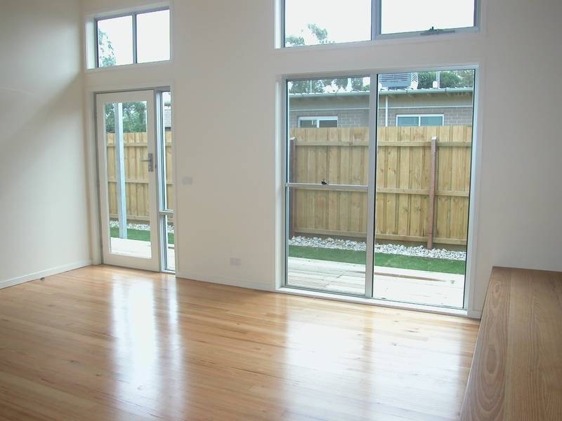 3/12 Station Lake Rd, Lara VIC 3212