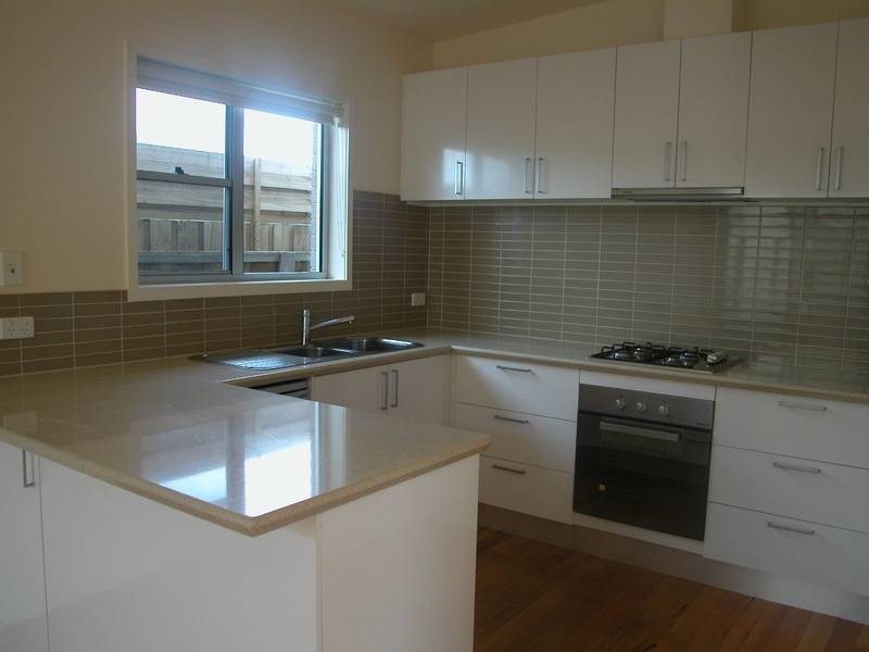 3/12 StationLake Rd, Lara VIC 3212