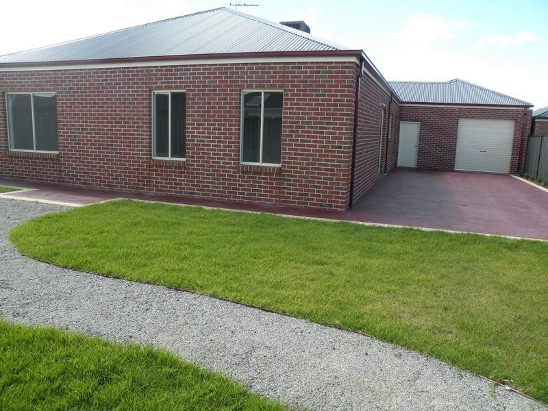 18 Raymond George Place, Lara VIC 3212
