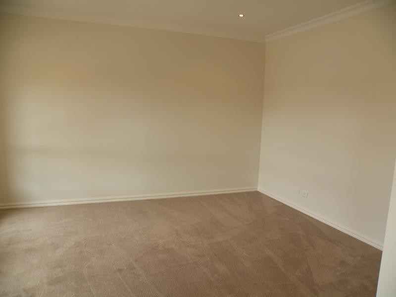 18 Raymond George Place, Lara VIC 3212