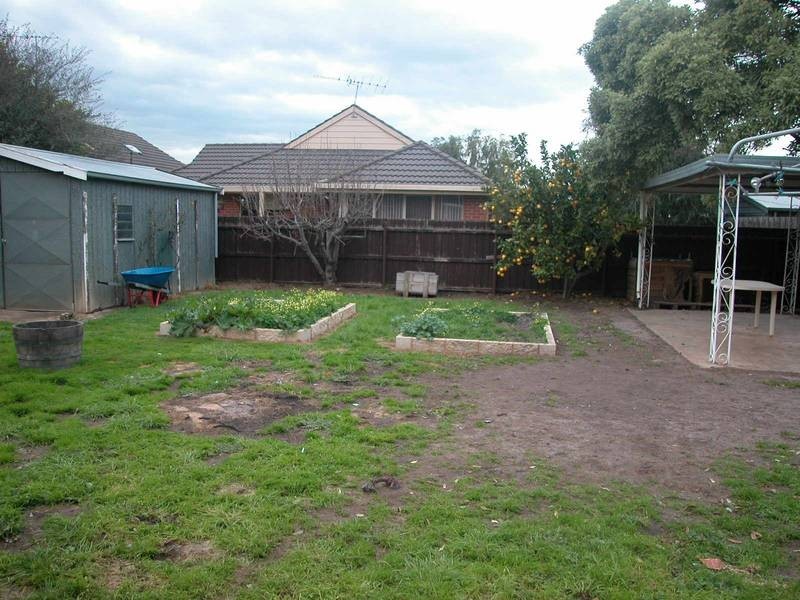 – Walkers Rd, Lara VIC 3212