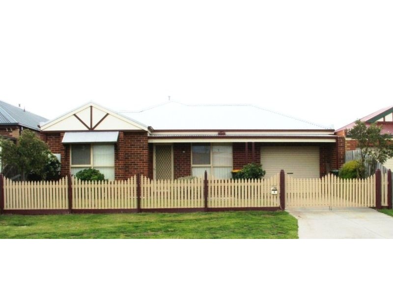 8 Hoffman Court, Lara VIC 3212