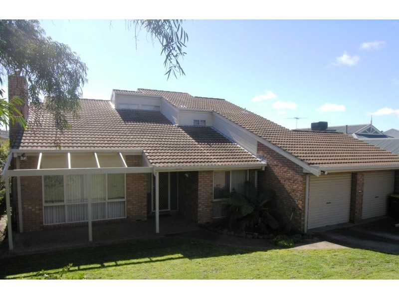 9 St Georges Court, Highton VIC 3216