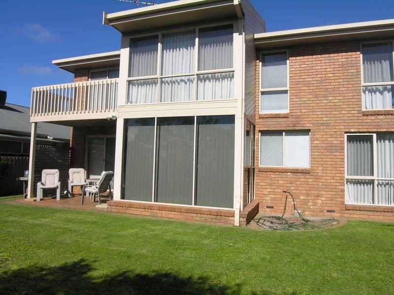 9 St Georges Court, Highton VIC 3216