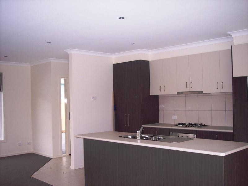 2/34 Station Lake Road, Lara VIC 3212