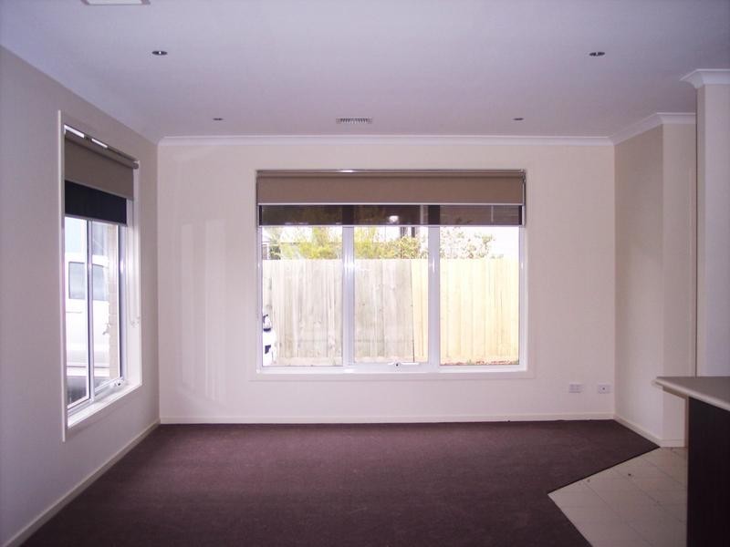 2/34 Station Lake Road, Lara VIC 3212