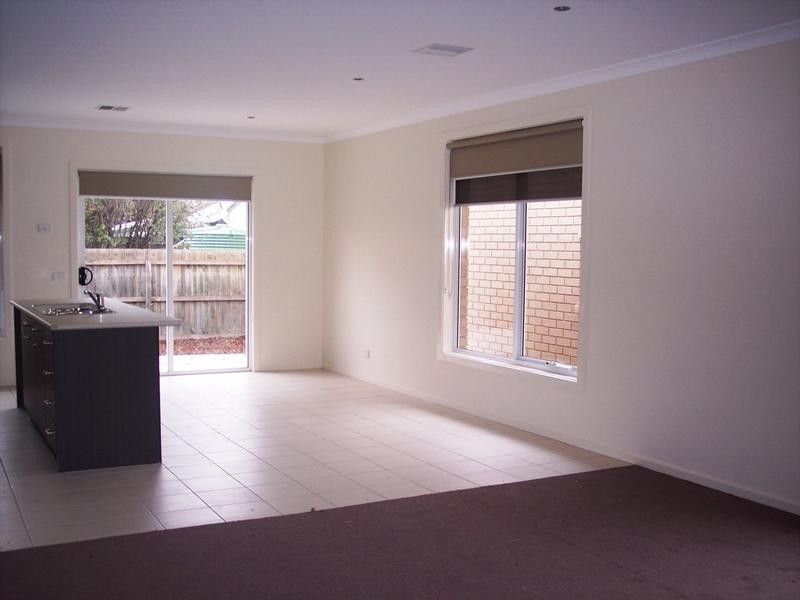 3/34 Station Lake Road, Lara VIC 3212
