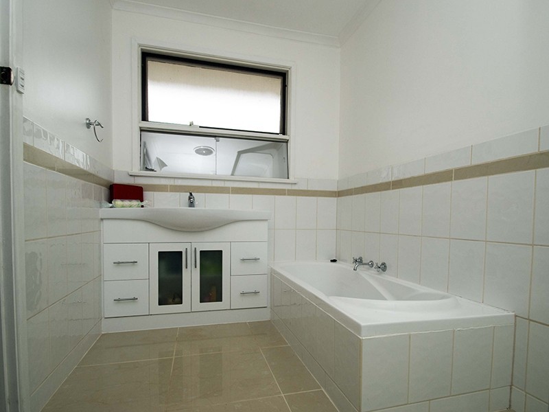 21 Ponds Drive, Lara VIC 3212
