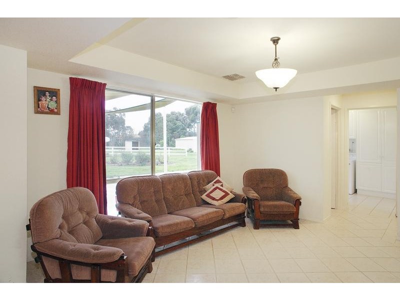 16 Wongalea Drive, Lara VIC 3212