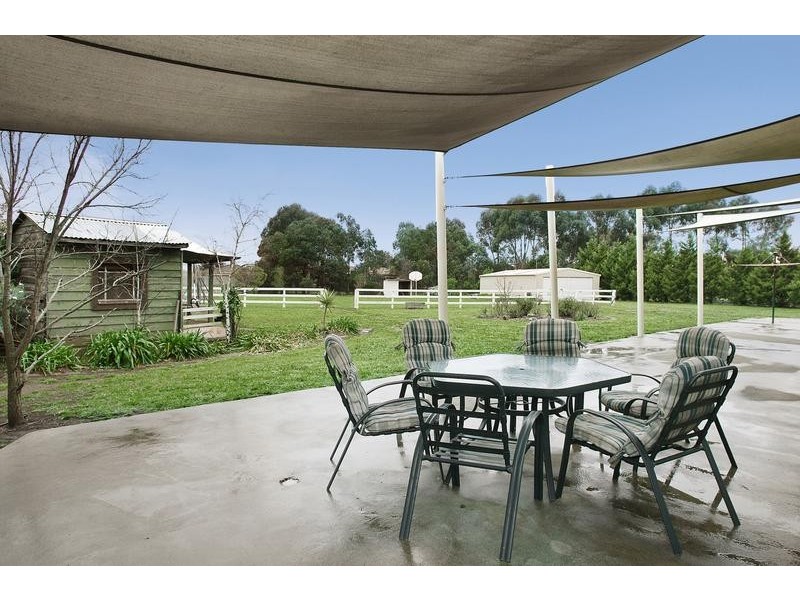 16 Wongalea Drive, Lara VIC 3212