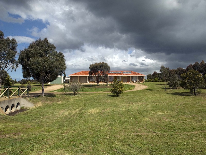 10 McNeil Court, Lara VIC 3212