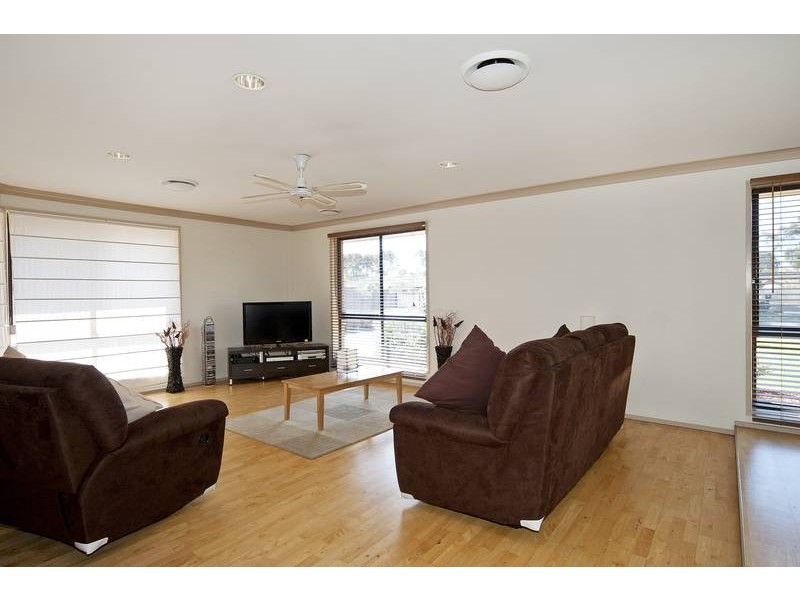 53 Smeaton Close, Lara VIC 3212