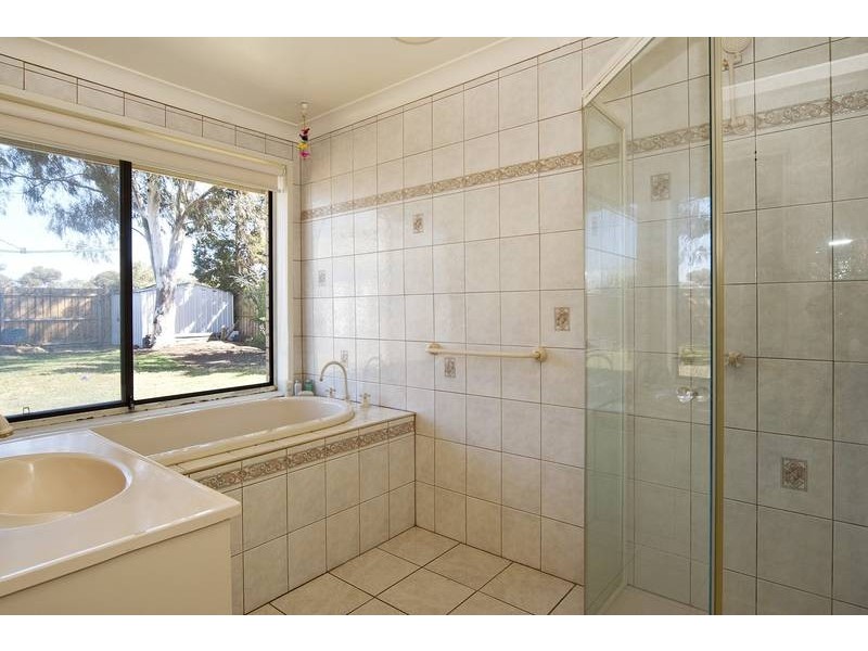 53 Smeaton Close, Lara VIC 3212