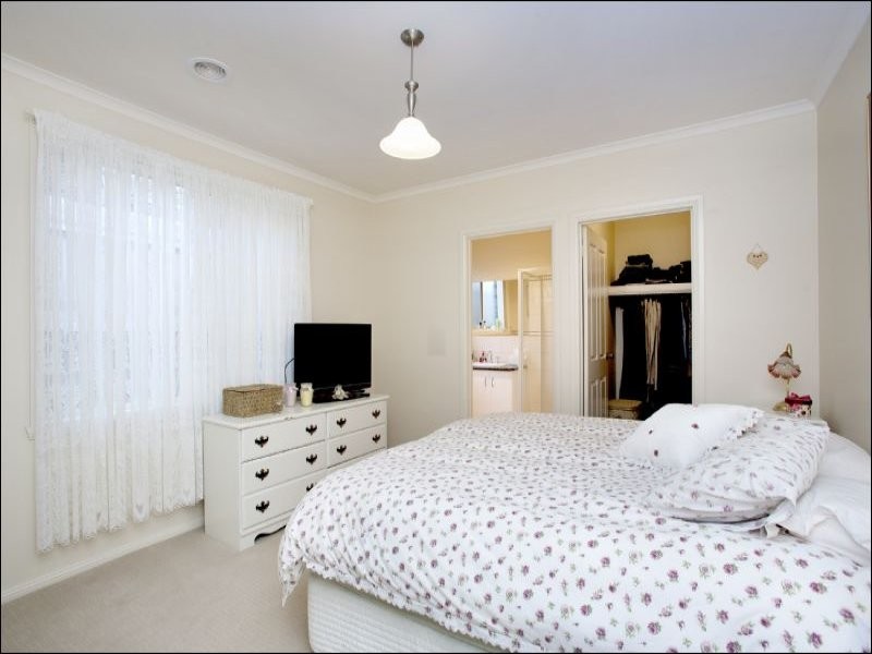 4 Hailar Lane, Lara VIC 3212