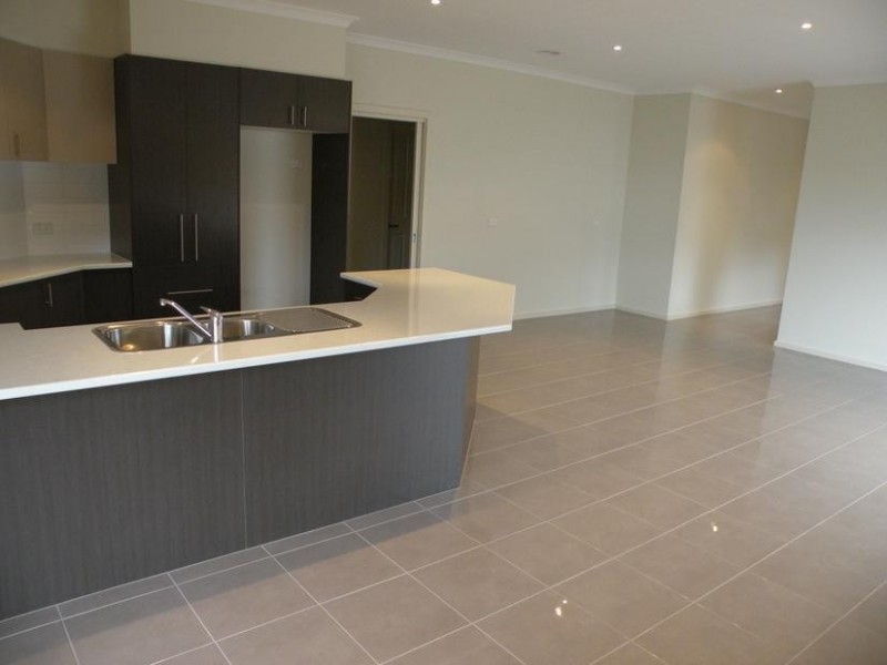 5 Mallard Court, Lara VIC 3212
