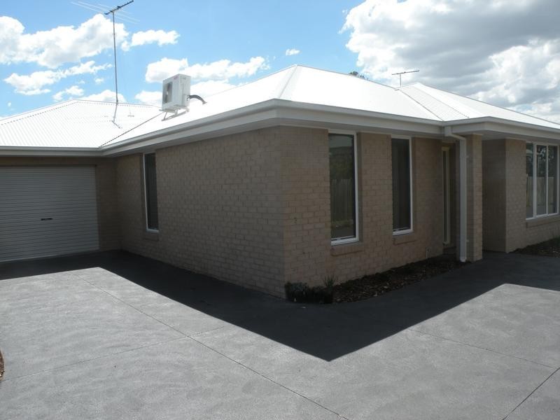 2/34 Station Lake Road, Lara VIC 3212