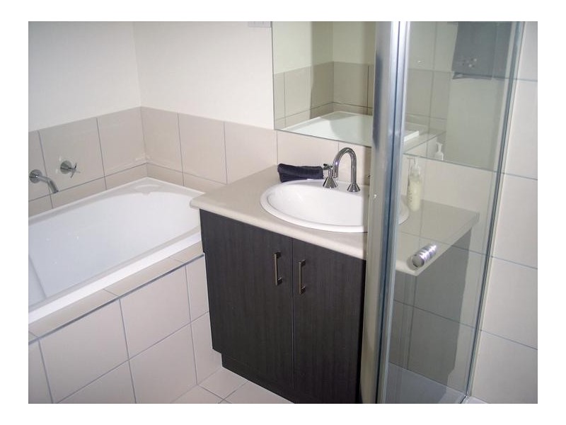 2/34 Station Lake Road, Lara VIC 3212