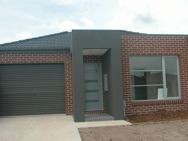 1/16 Raymond George Place, Lara VIC 3212