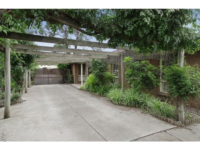 8 Kyema Drive, Lara VIC 3212