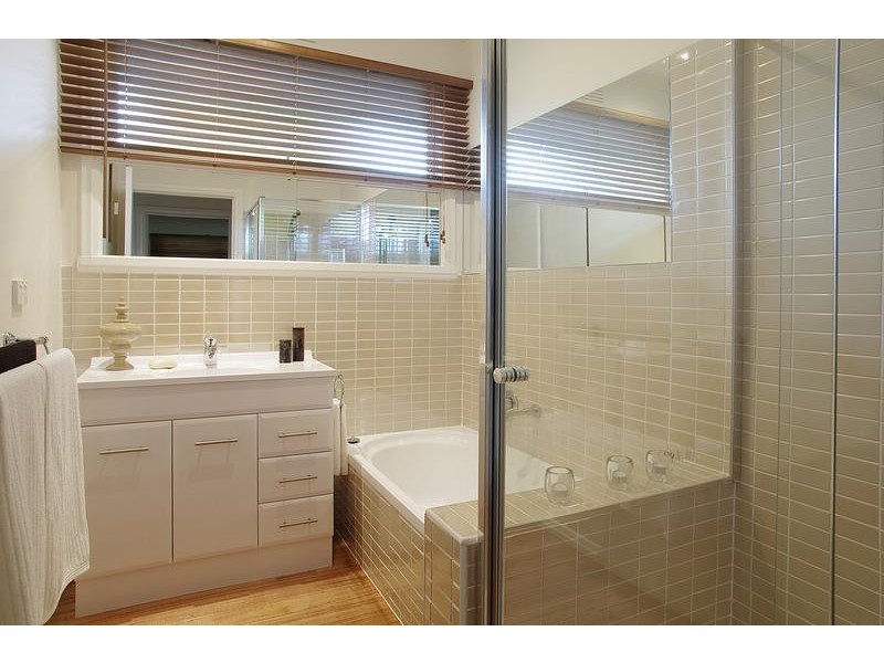 20 Station-Lake Road, Lara VIC 3212