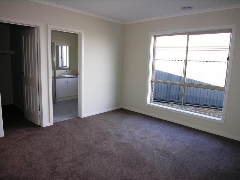 17 Bluebill Court, Lara VIC 3212