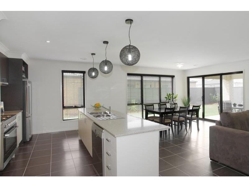 11 Moorhen Drive, Lara VIC 3212