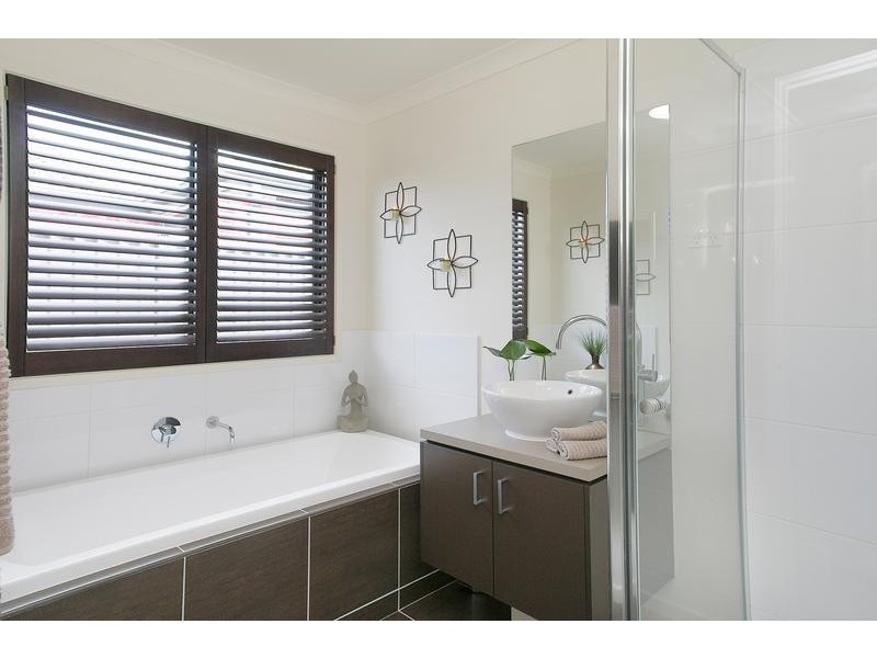 11 Moorhen Drive, Lara VIC 3212