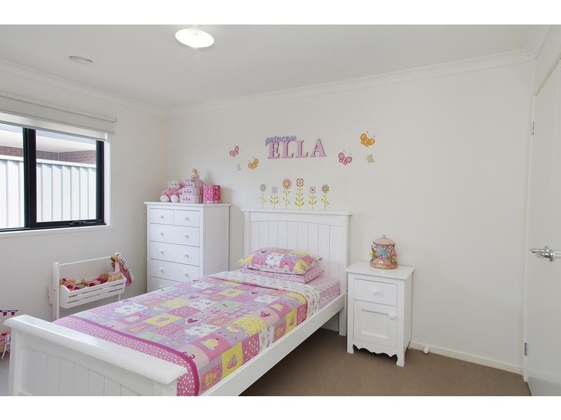 11 Moorhen Drive, Lara VIC 3212
