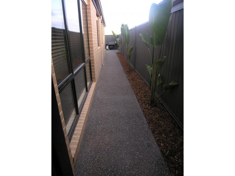 11 Moorhen Drive, Lara VIC 3212