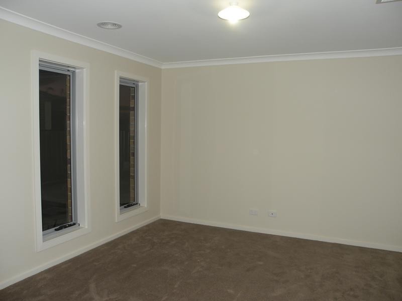 Unit 1/12 Raymond George Place, Lara VIC 3212