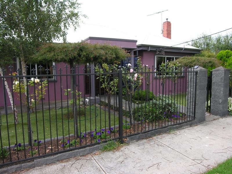 2 McNabb Avenue, Geelong West VIC 3218