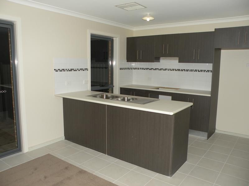 3/12 Raymond George Place, Lara VIC 3212