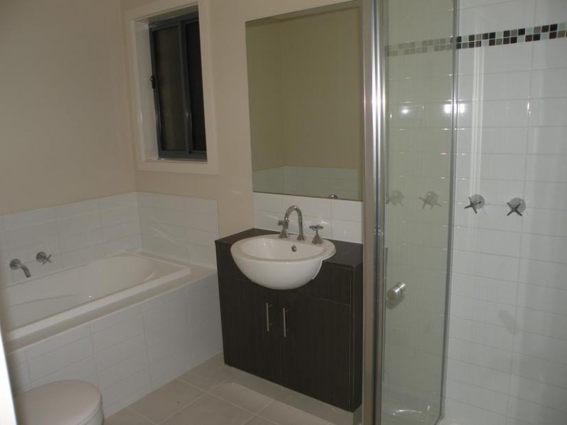 3/12 Raymond George Place, Lara VIC 3212