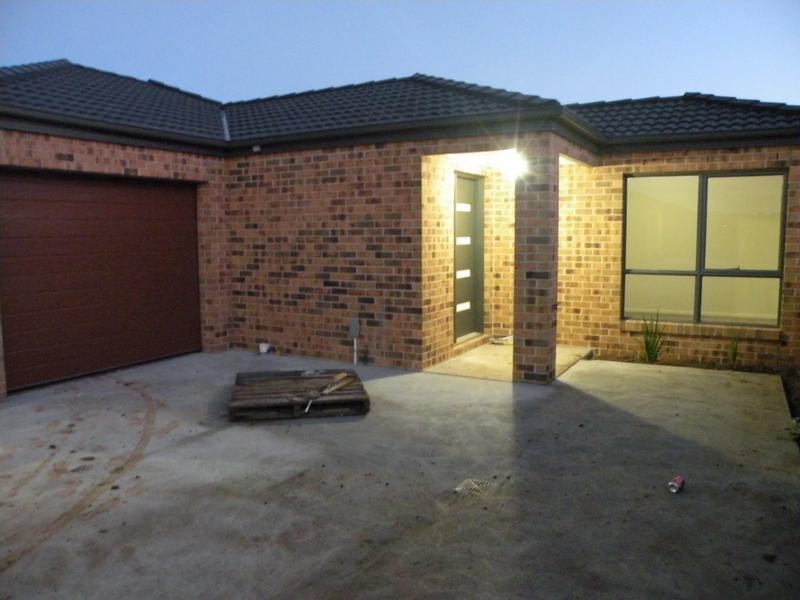 3/12 Raymond George Place, Lara VIC 3212