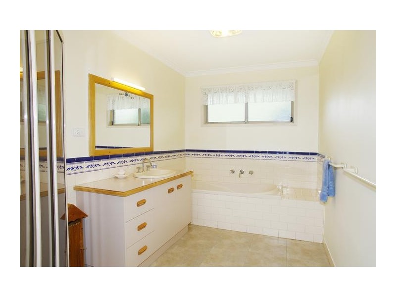 1 Jolyon Court, Little River VIC 3211