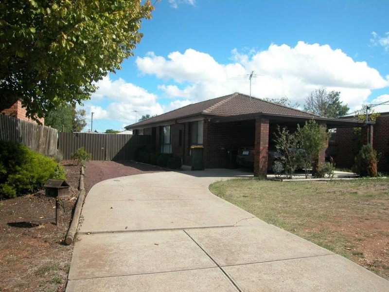 68 Cameron Crescent, Lara VIC 3212