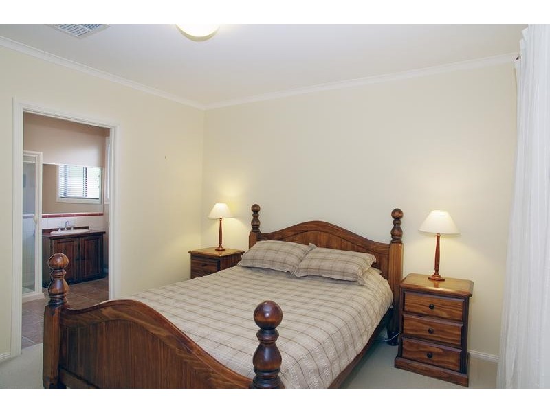 6 Bracknell Court, Lara VIC 3212