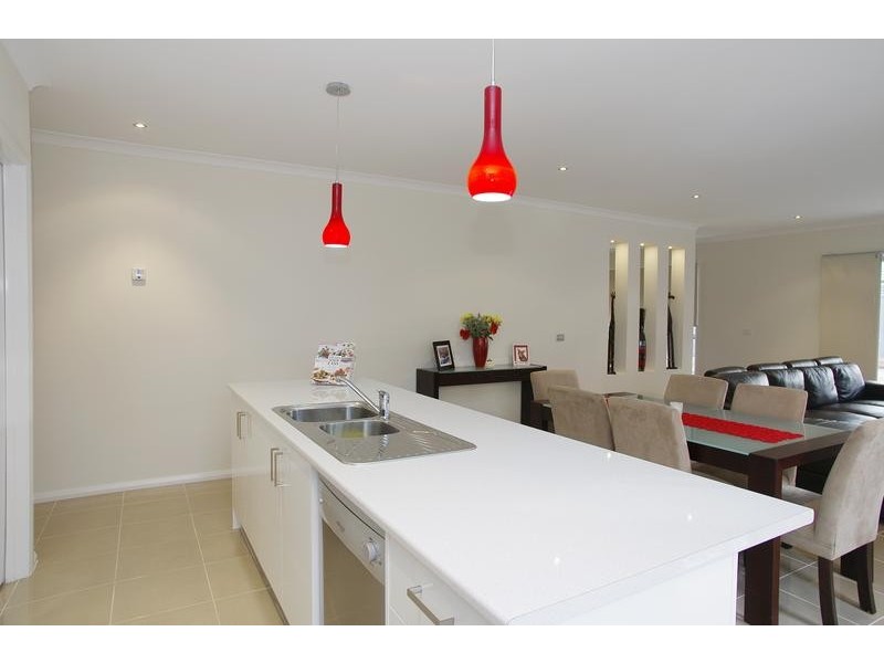 24 Grand lakes Way, Lara VIC 3212