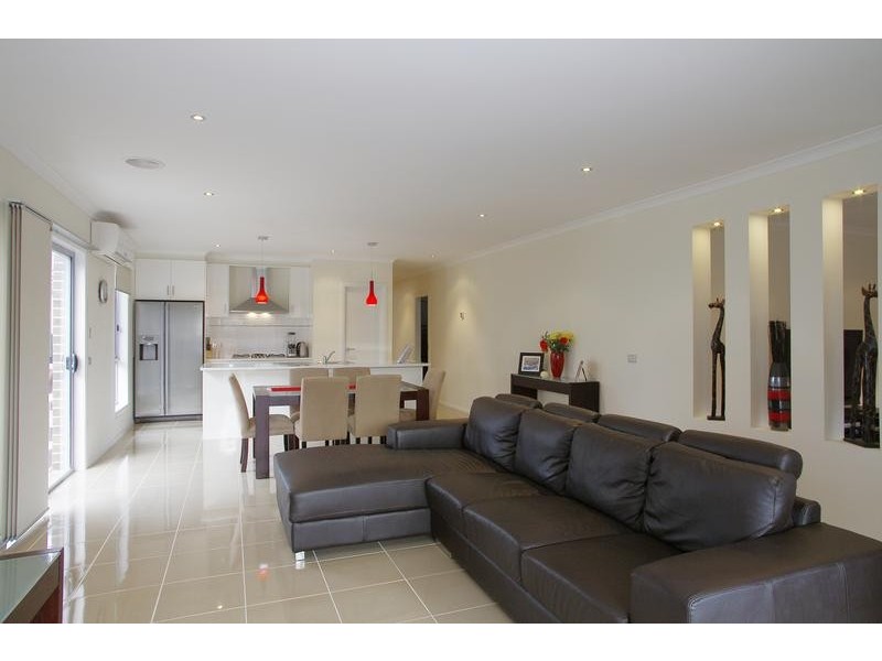 24 Grand lakes Way, Lara VIC 3212