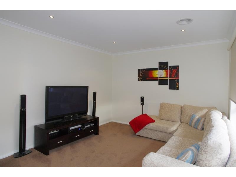 24 Grand lakes Way, Lara VIC 3212