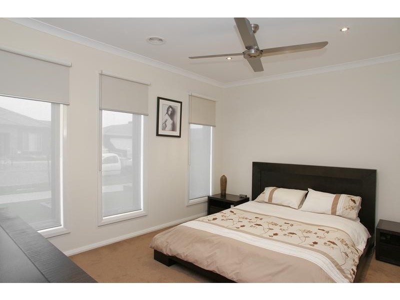 24 Grand lakes Way, Lara VIC 3212
