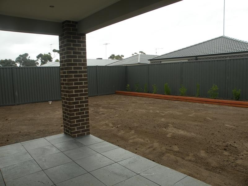 24 Grand lakes Way, Lara VIC 3212