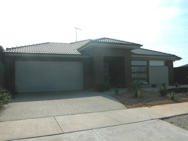 14 Grebe Crt, Lara VIC 3212