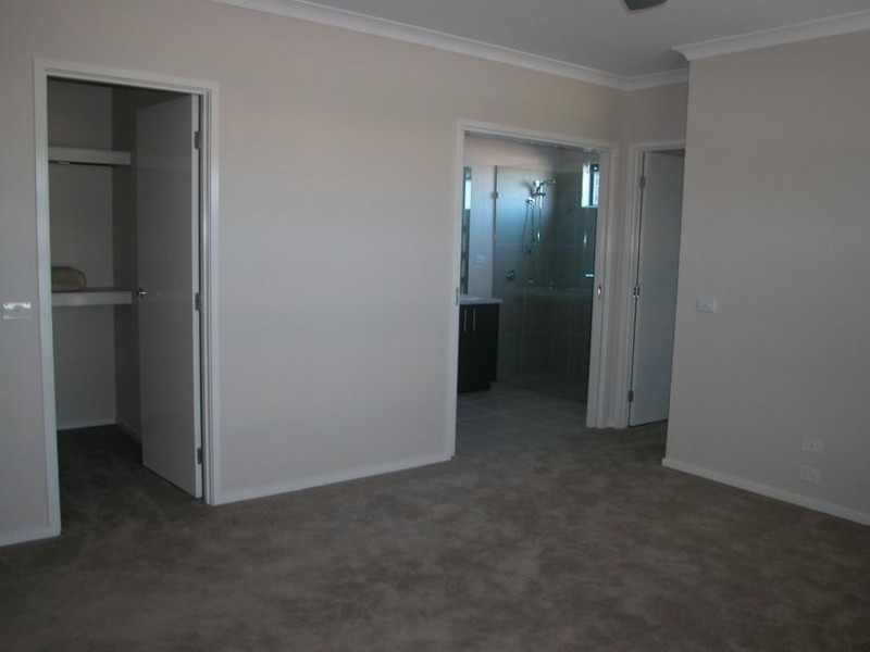 14 Grebe Crt, Lara VIC 3212