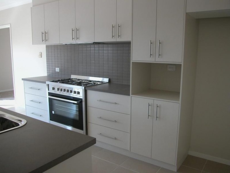 14 Grebe Crt, Lara VIC 3212