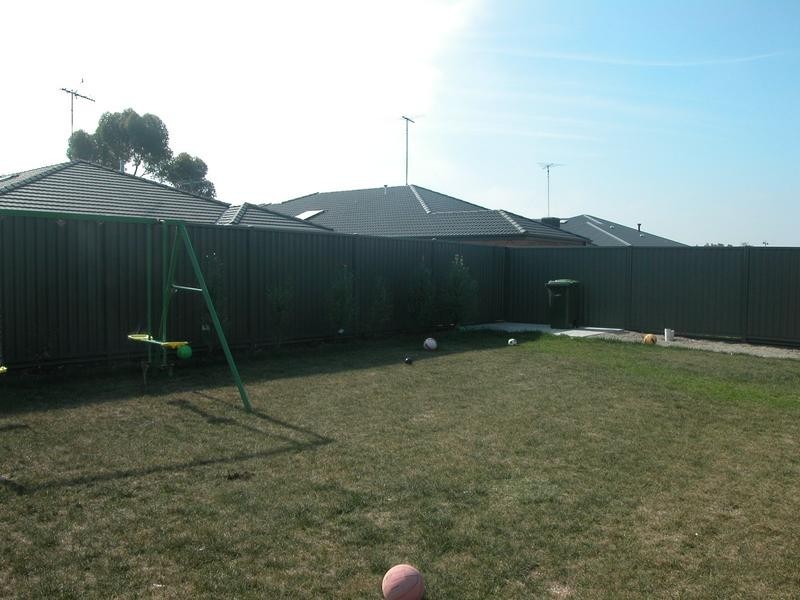 14 Grebe Crt, Lara VIC 3212
