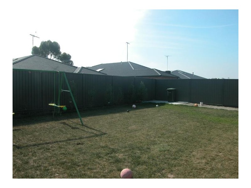 14 Grebe Crt, Lara VIC 3212
