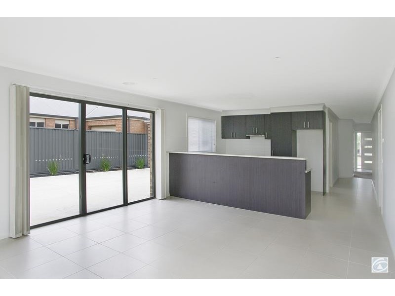 6 Grebe Court, Lara VIC 3212
